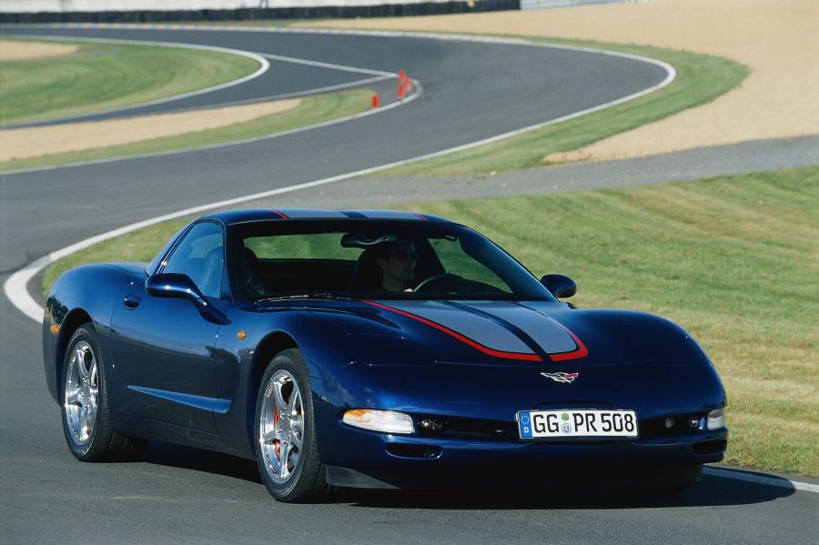  Chevrolet Corvette 2000 года  (фото 17 из 22)